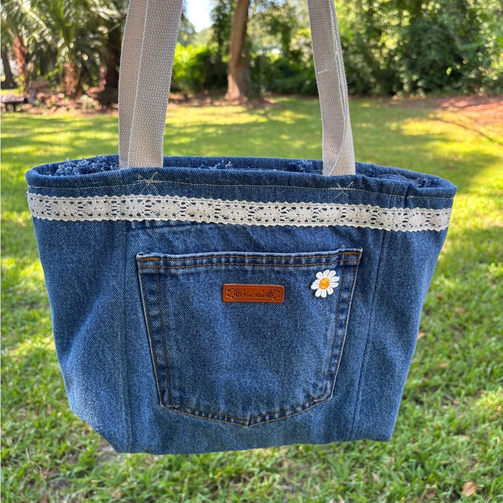 Chic Denim Tote with Lace and Daisy Accent - Picture 3 of 10